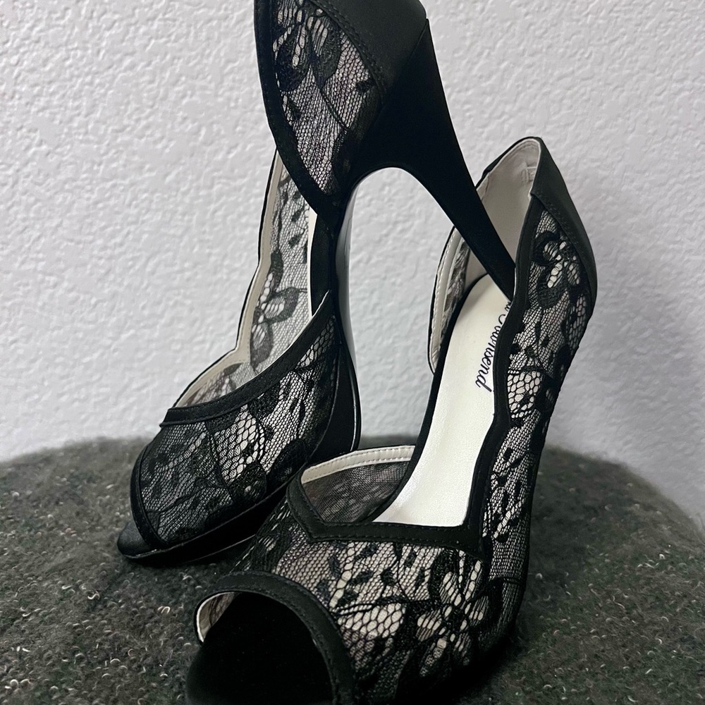 Lulu Townsend Black Lace Heels 8.5 Peep Toe Stiletto SEXY